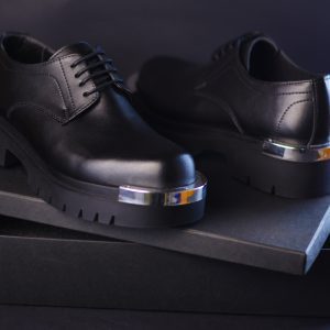 حذاء chunkky جلد طبيعي ونعل فوم